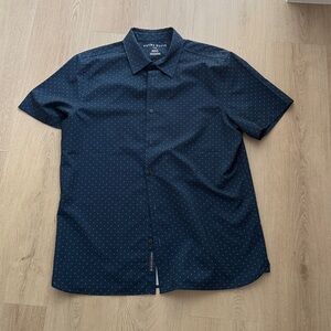Perry Ellis Slim Fit Stretch Short Sleeve Button-Up Shirt – Men’s L – Navy